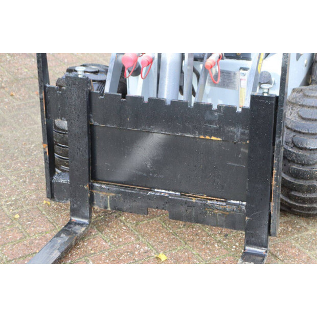 2025 Cheval liberte HT320-43205863