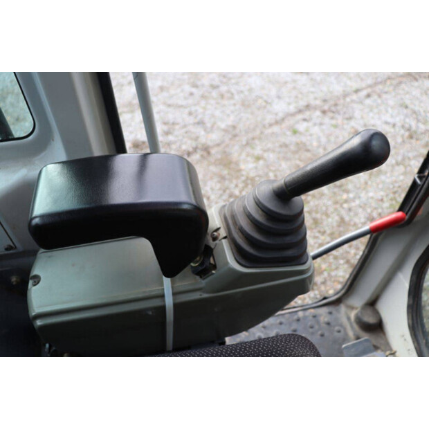 2015 تاكوتشي TB216-43206308