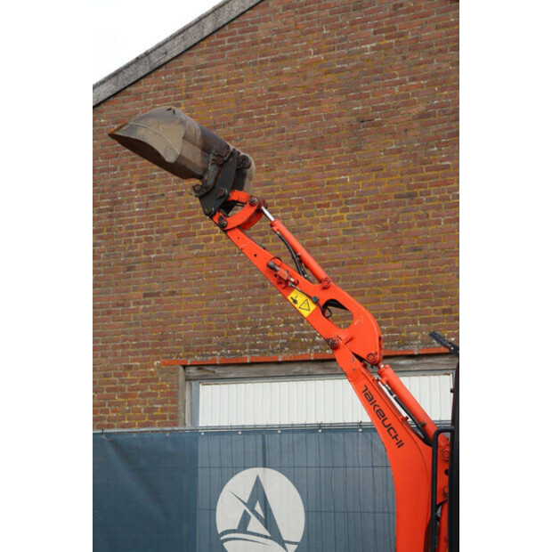 2015 تاكوتشي TB216-43206317