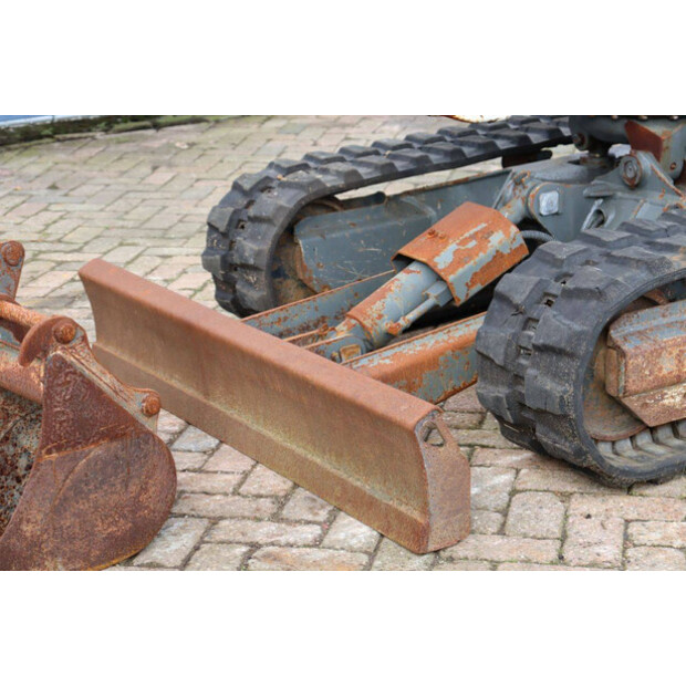 2011 Neuson 2404-43206840