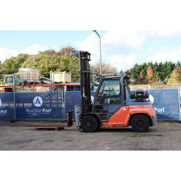 2020 Toyota 8FG70N-43207021