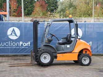 صورة ل رافعات شوكية 2007 اوسا C150H للبيع في بلجيكا