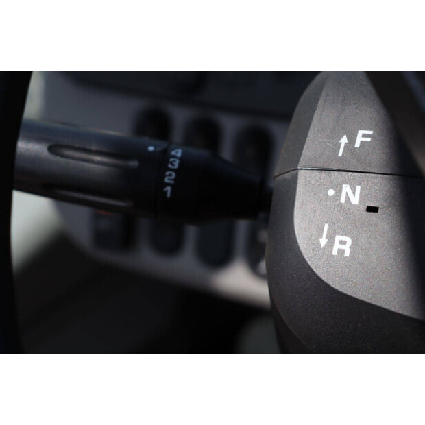 2021 Komatsu WA270-8E0-43207825