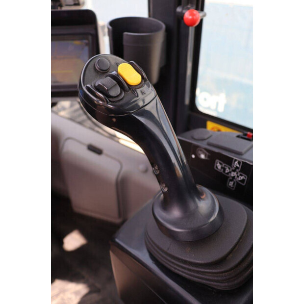 2021 Komatsu WA270-8E0-43207829