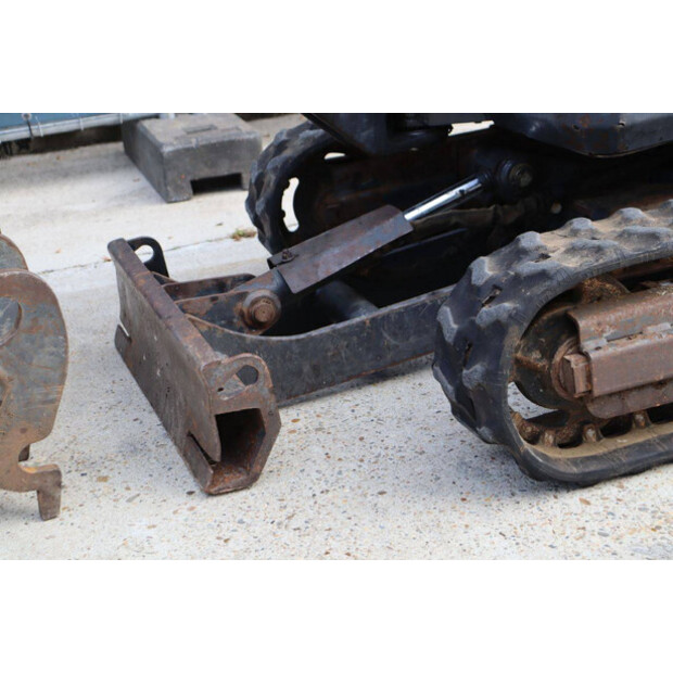 2011 BOBCAT E10-43209659