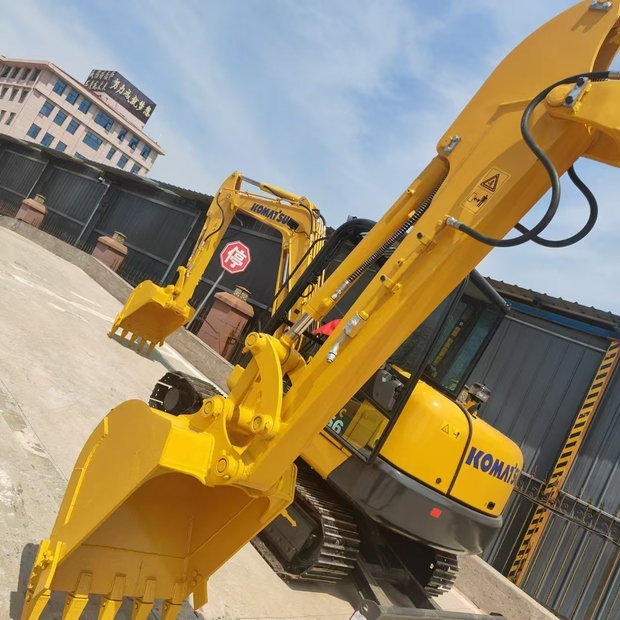 2023 Komatsu PC56-43223489