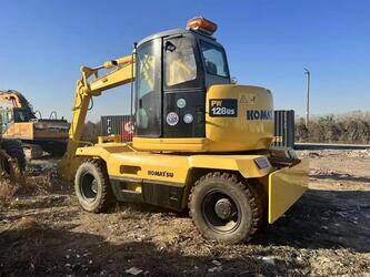 صورة ل حفارات بعجلات 2023 كوماتسو PW128US