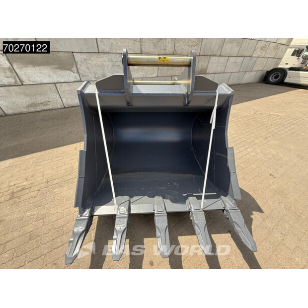 2025 Strickland S80-43225819