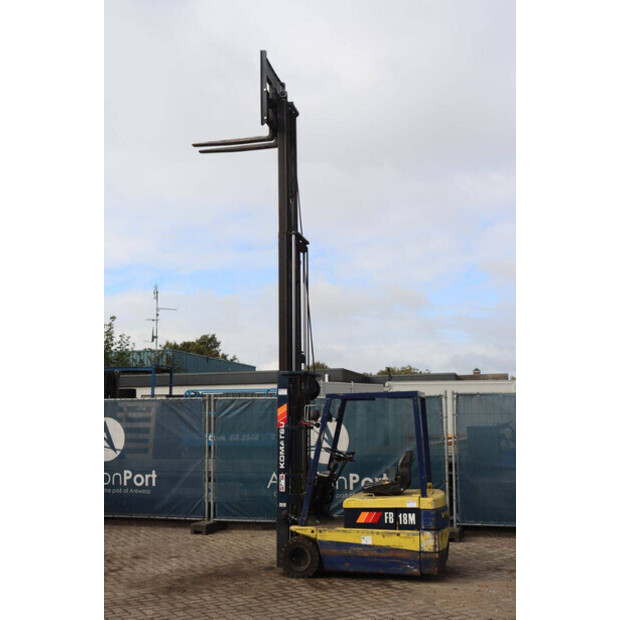 كوماتسو FB18M-2-43228289