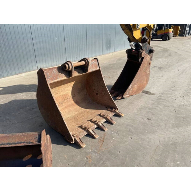 2017 Caterpillar 432F2-43243803