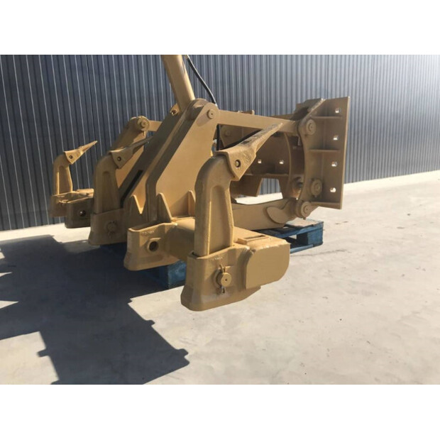 2025 فولفو G940-43247202