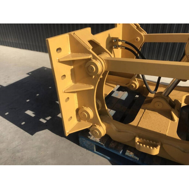 2025 فولفو G940B-43247219