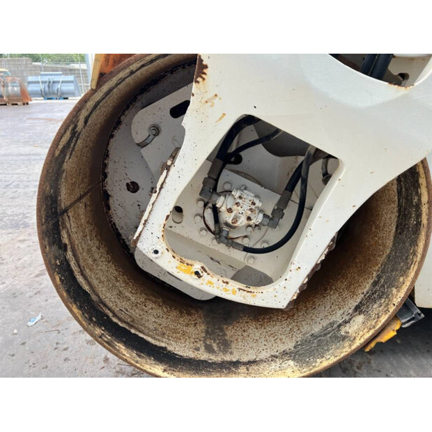 2015 BOMAG BW151AD-5-43250826