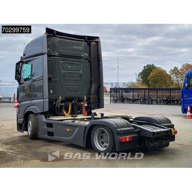 2022 Mercedes-Benz Actros 1842-43256126