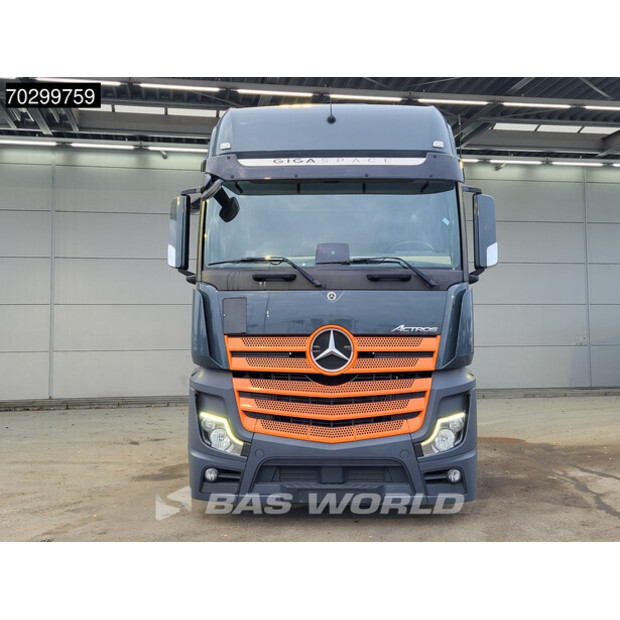 2022 Mercedes-Benz Actros 1842-43256137