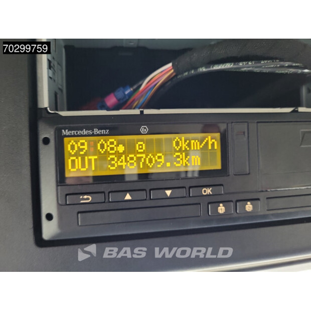 2022 Mercedes-Benz Actros 1842-43256156