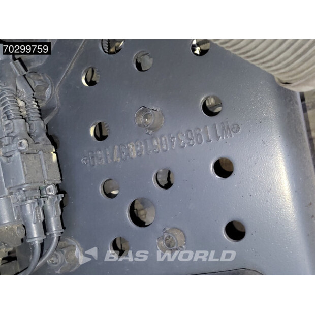 2022 Mercedes-Benz Actros 1842-43256158