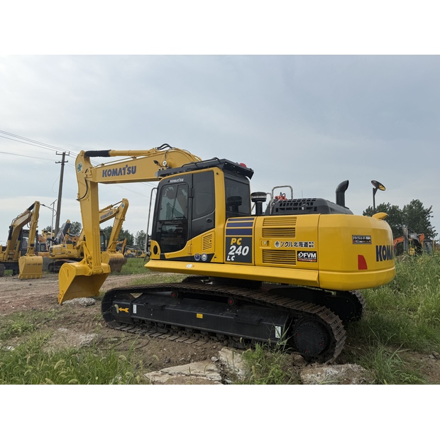 2024 Komatsu PC240-8-43278257