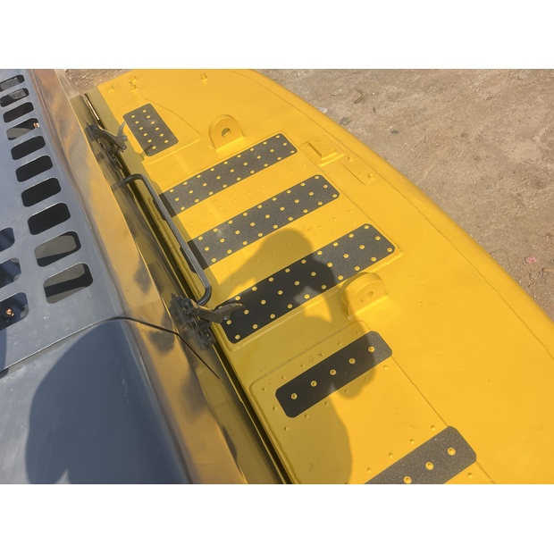 2023 Komatsu PC400-8R-43281892