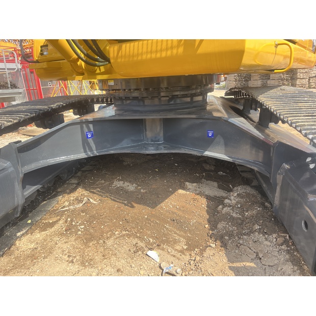 2023 Komatsu PC400-8R-43281895