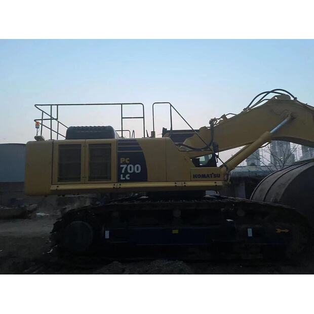 2018 Komatsu PC700-43282296