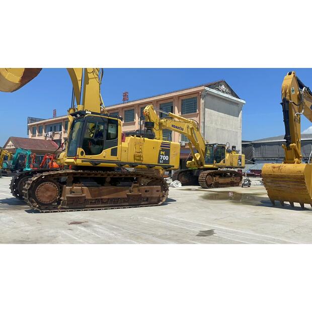 2016 كوماتسو PC700-8-43282547