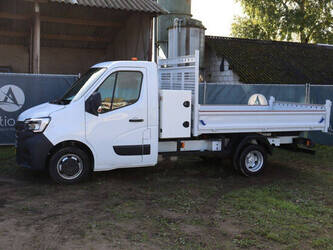 صورة ل المركبات التجارية 2021 رينو Master