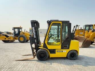 صورة ل رافعات شوكية 2016 هيونداي 30DF-7