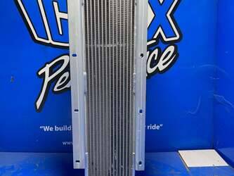 صورة ل قطع الغيار مبردات الزيت جون دير مستعملة