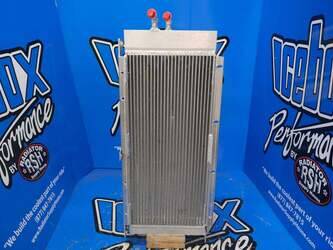 صورة ل قطع الغيار مبردات الزيت جون دير مستعملة