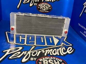 صورة ل قطع الغيار مبردات الزيت جون دير مستعملة