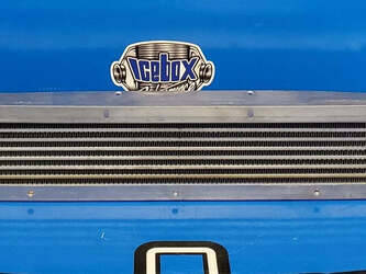 صورة ل قطع الغيار مبردات الزيت جون دير مستعملة