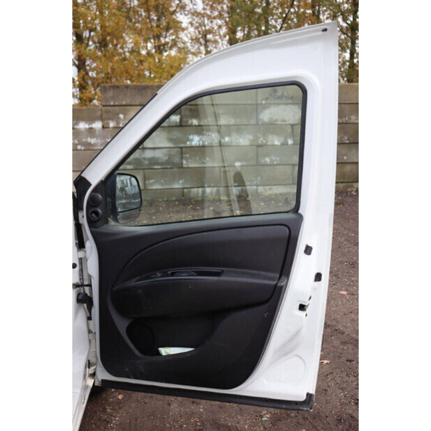 2017 Opel Combo van-43291983