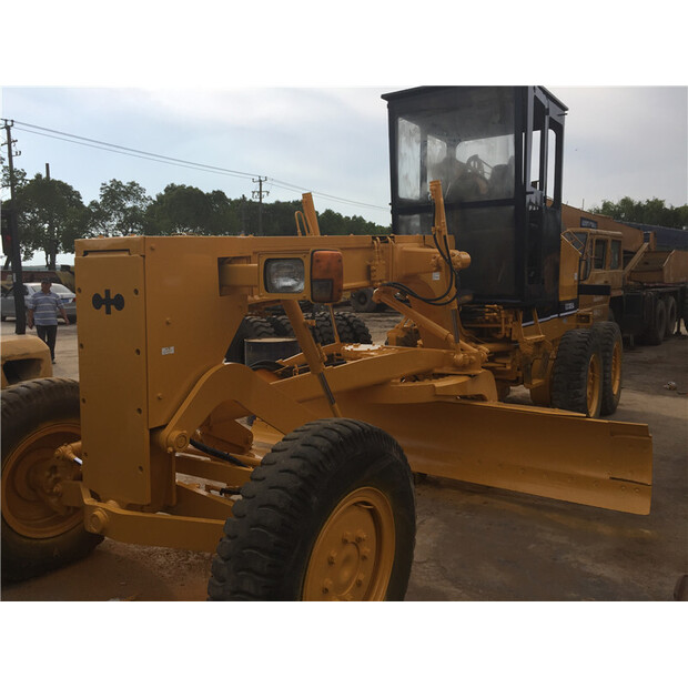 2020 Komatsu GD305A-43307796