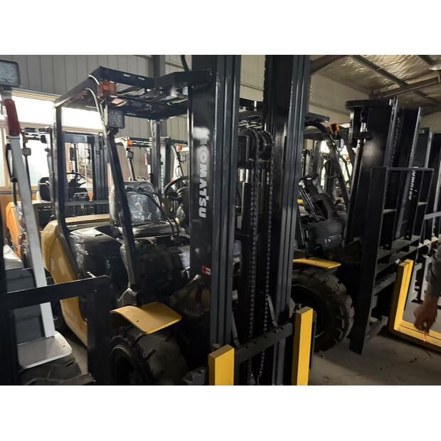 2023 Komatsu FD30T-17-43307826