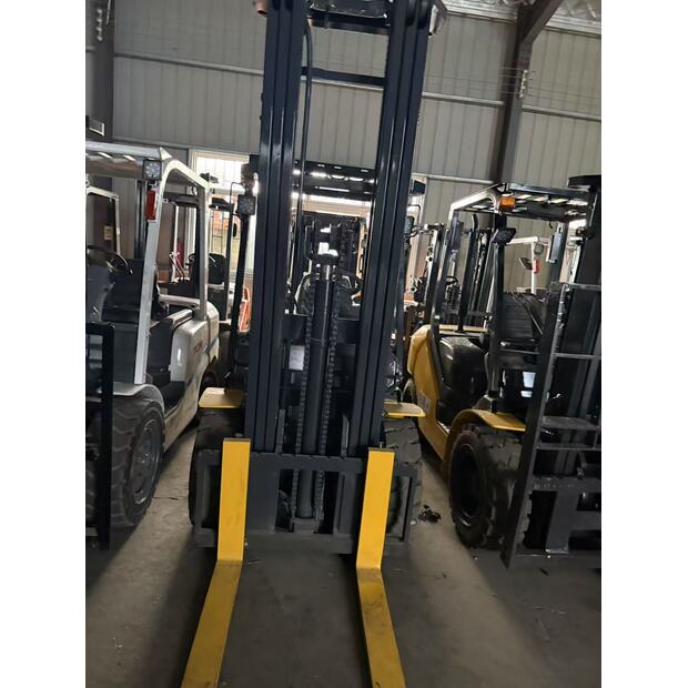 2023 Komatsu FD30T-17-43307831