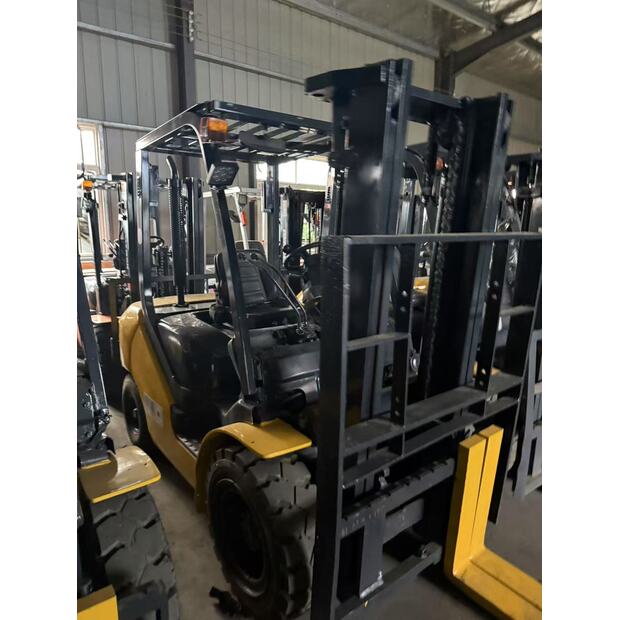 2023 Komatsu FD30T-17-43307834