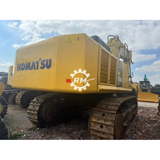 2018 Komatsu PC700-8-43308126