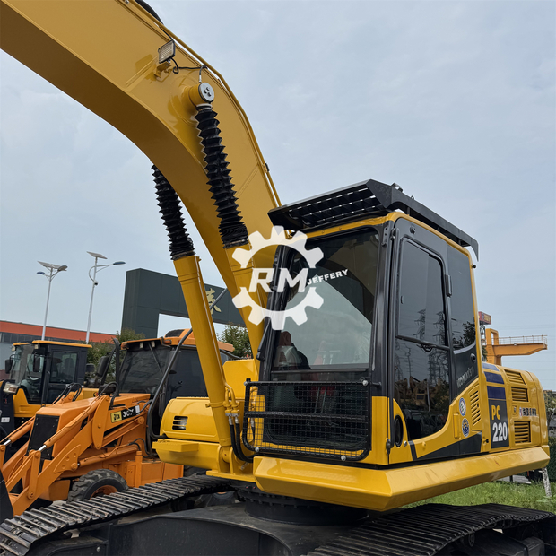 2020 Komatsu PC220-8-43308228