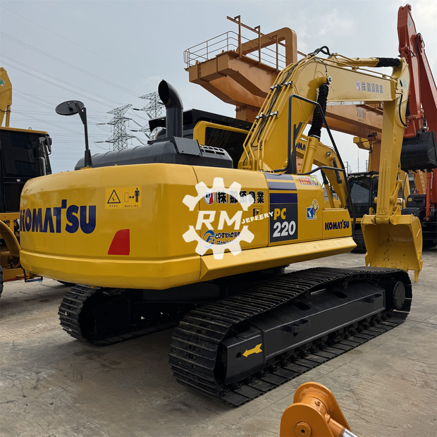 2020 Komatsu PC220-8-43308230