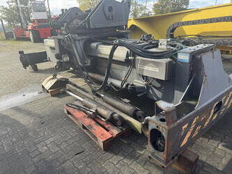 صورة ل رافعات 2004 الما 817-8729