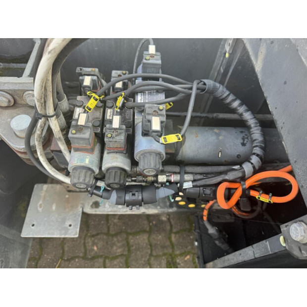 2004 Elme 817-8729-43309398