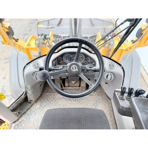 2019 فولفو L120H-43310350