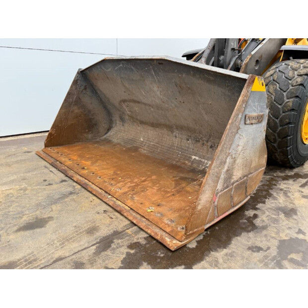 2019 فولفو L120H-43310357