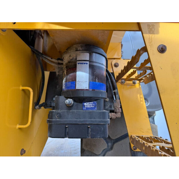 2021 Volvo L90H-43310488