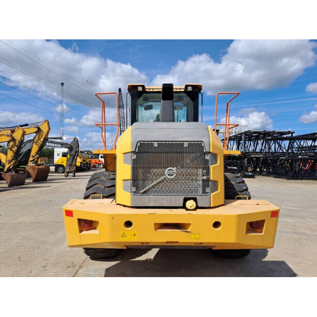 2014 فولفو L105-43310922