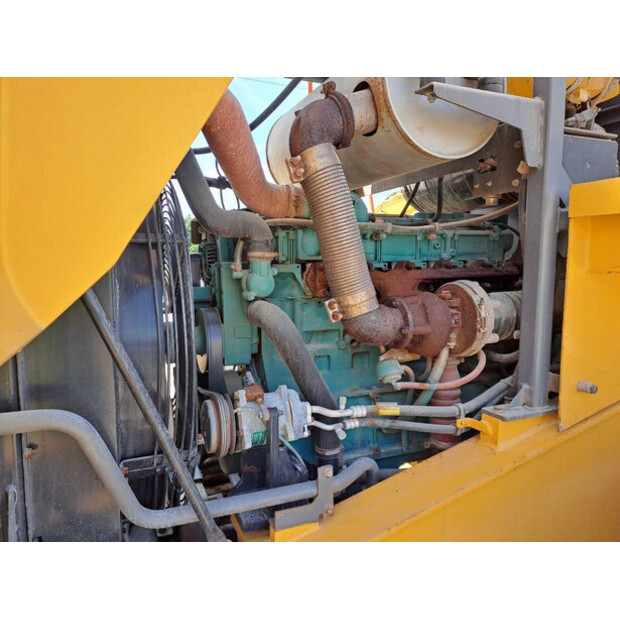 2014 فولفو L105-43310936