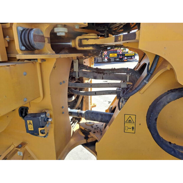 2016 فولفو L150H-43310966