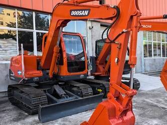 صورة ل حفارات صغيرة 2021 دووسان DX75