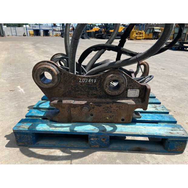 2017 OilQuick OQ70/55-43339287